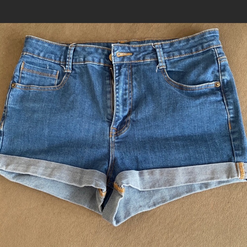 Cropped high waisted jean shorts - vintage look!